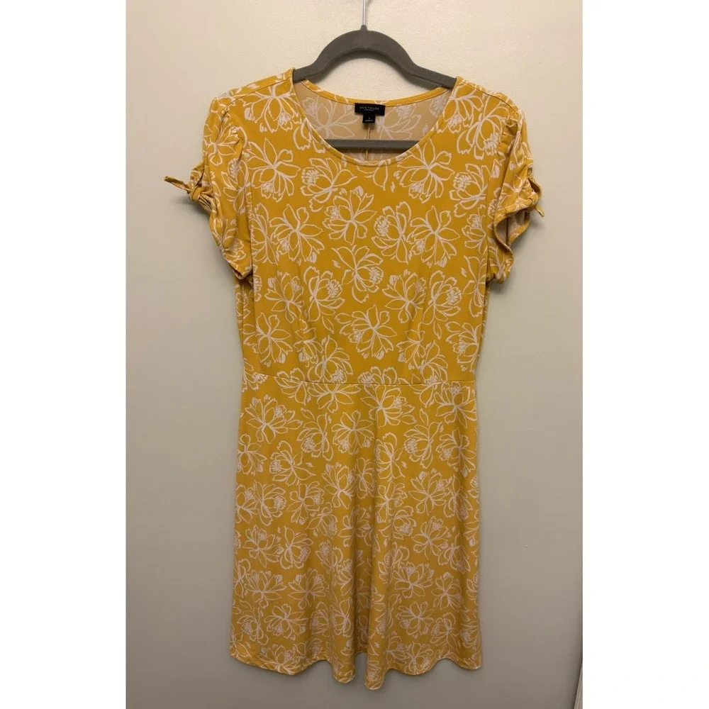 Ann Taylor Dress Women's Small Yellow White Floral Fit and Flare Knee Length‎